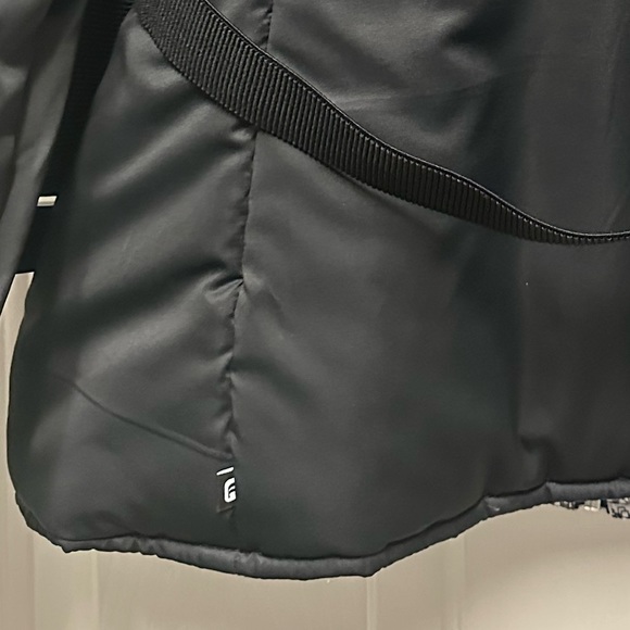 Fabletics Reversible Like New Puffer Jacket with Belt. Size Medium - Picture 8 of 16